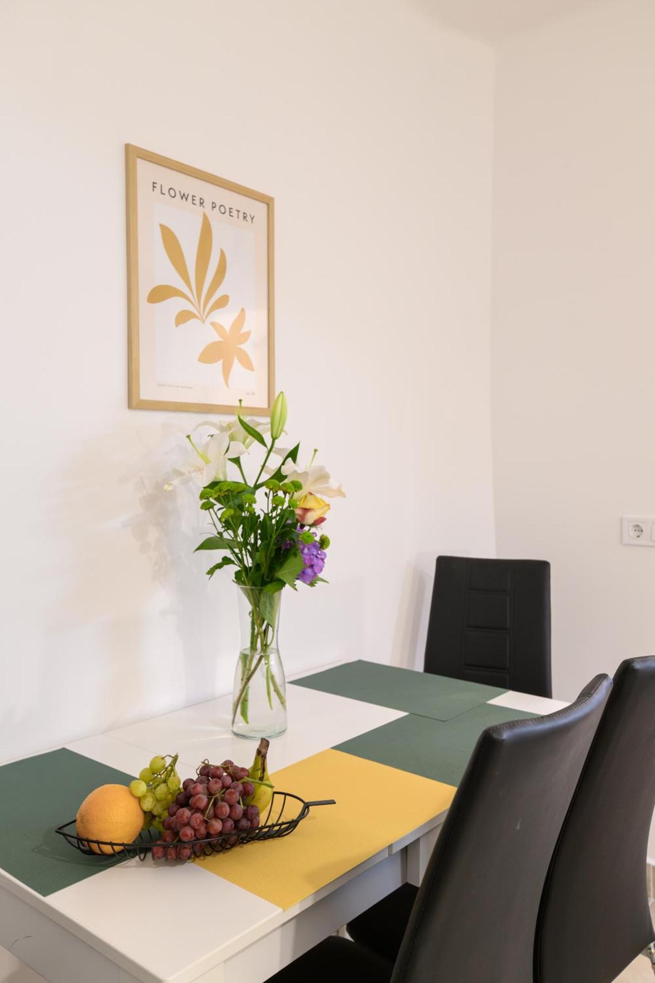 Zentrea Apartman Eger Exterior photo